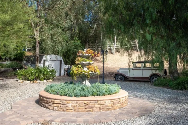 SIDE YARD AREA