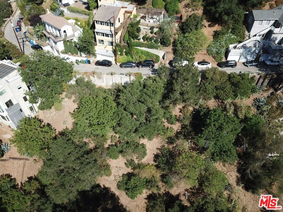 8229 W Gould Avenue, Los Angeles, California 90046 — photo 5