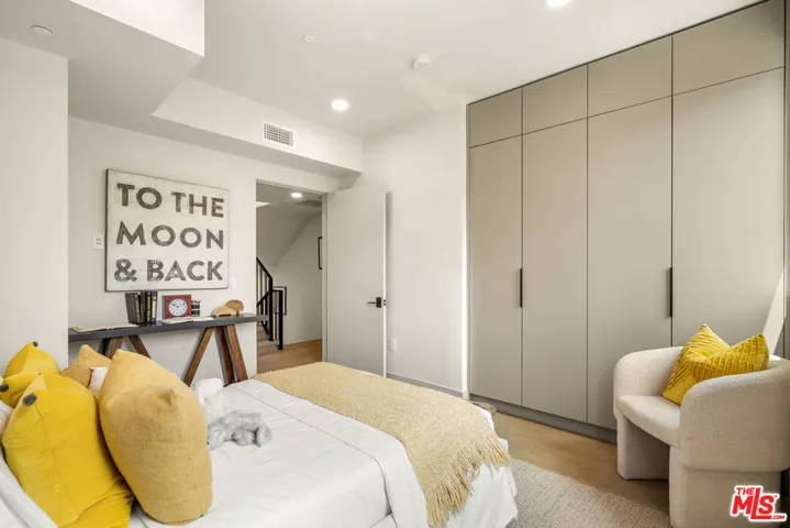 12304 Moorpark Street 101, Los Angeles, California 91604