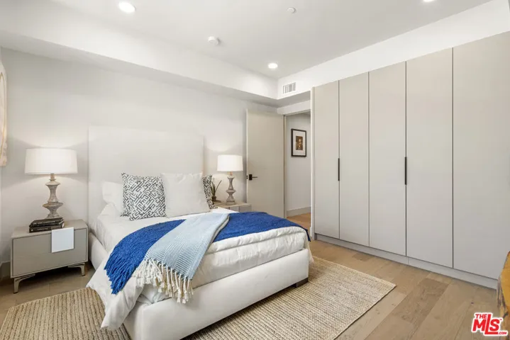 12304 Moorpark Street 101, Los Angeles, California 91604