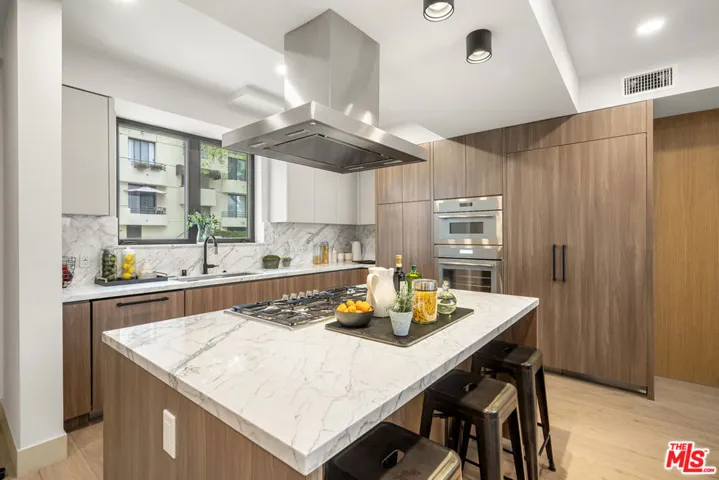 12304 Moorpark Street 101, Los Angeles, California 91604