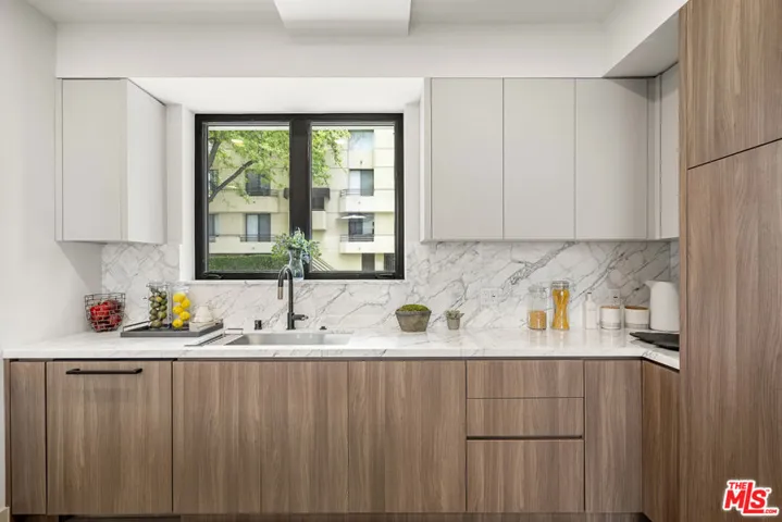 12304 Moorpark Street 101, Los Angeles, California 91604