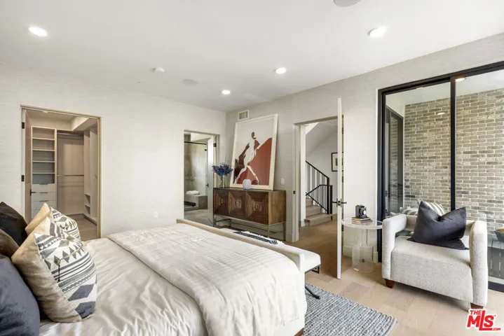 12304 Moorpark Street 101, Los Angeles, California 91604