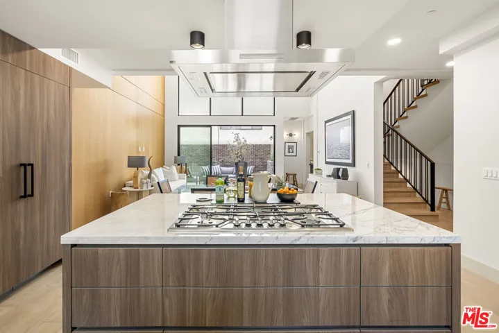 12304 Moorpark Street 101, Los Angeles, California 91604