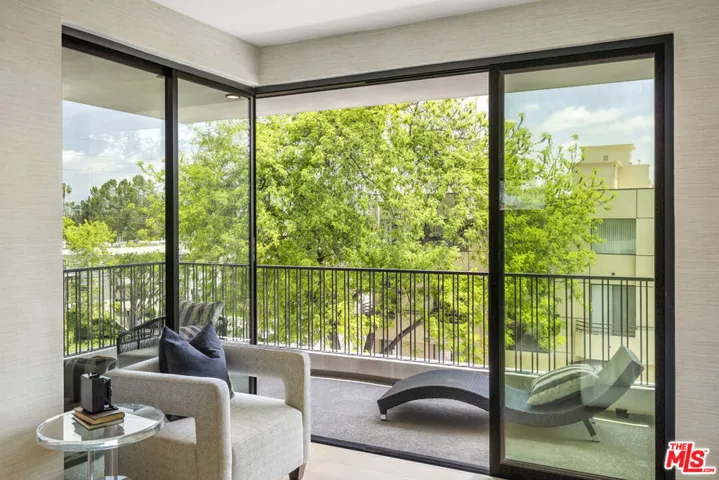 12304 Moorpark Street 101, Los Angeles, California 91604