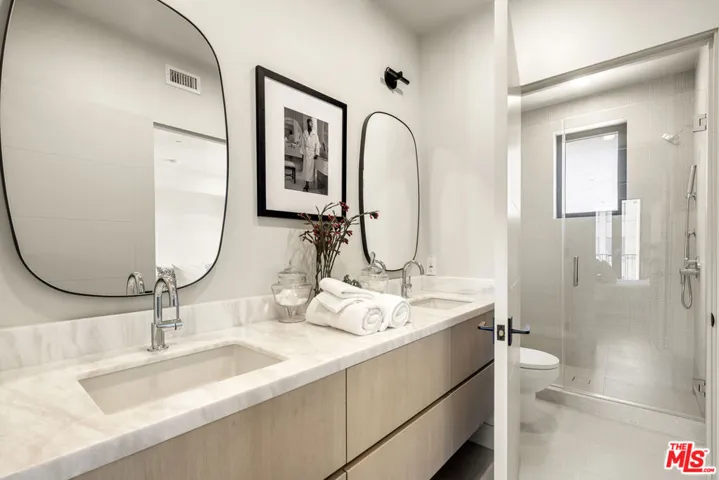 12304 Moorpark Street 101, Los Angeles, California 91604
