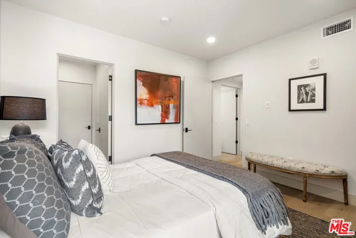 12304 Moorpark Street 101, Los Angeles, California 91604