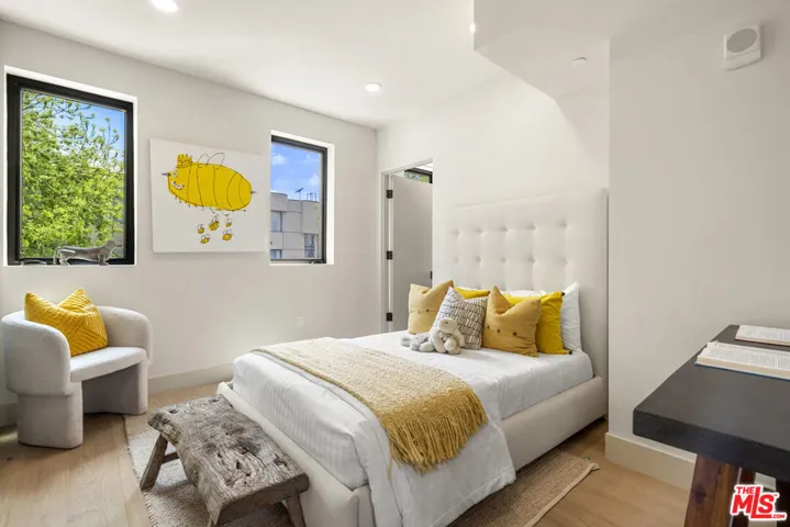 12304 Moorpark Street 101, Los Angeles, California 91604