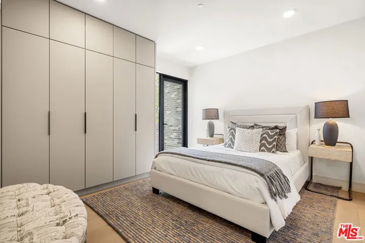 12304 Moorpark Street 101, Los Angeles, California 91604
