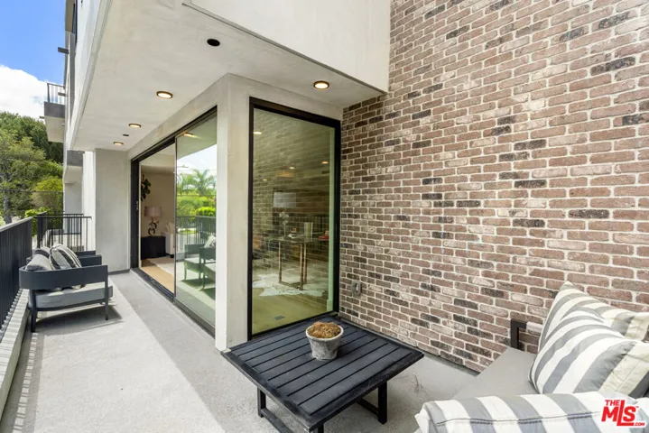 12304 Moorpark Street 101, Los Angeles, California 91604