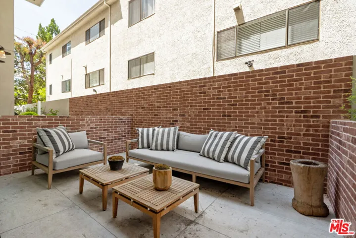 12304 Moorpark Street 101, Los Angeles, California 91604