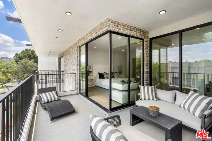 12304 Moorpark Street 101, Los Angeles, California 91604