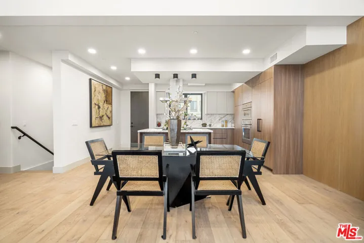 12304 Moorpark Street 101, Los Angeles, California 91604