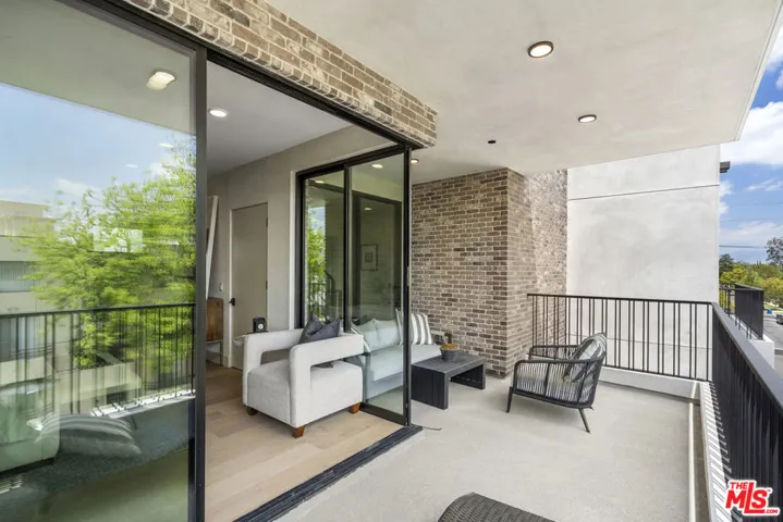 12304 Moorpark Street 101, Los Angeles, California 91604
