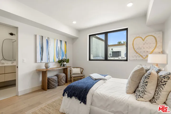 12304 Moorpark Street 101, Los Angeles, California 91604