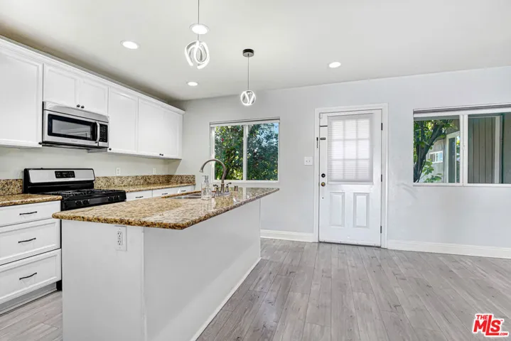6659 Zelzah Avenue, Los Angeles, California 91335