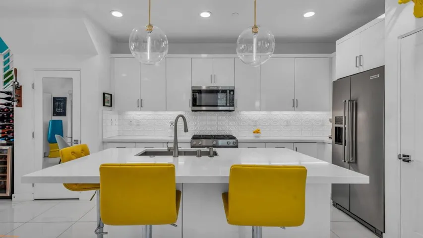 2-web-or-mls-Were Focused 2732 Sunrise S
