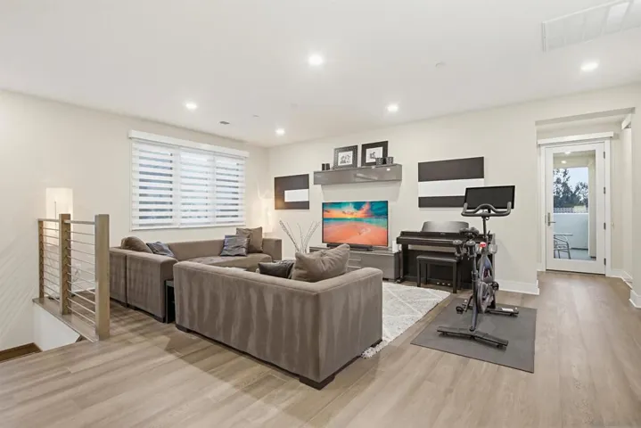 6431 Meadowbrush, San Diego, California 92130