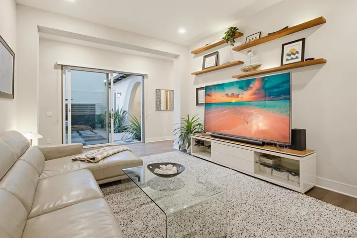 6431 Meadowbrush, San Diego, California 92130