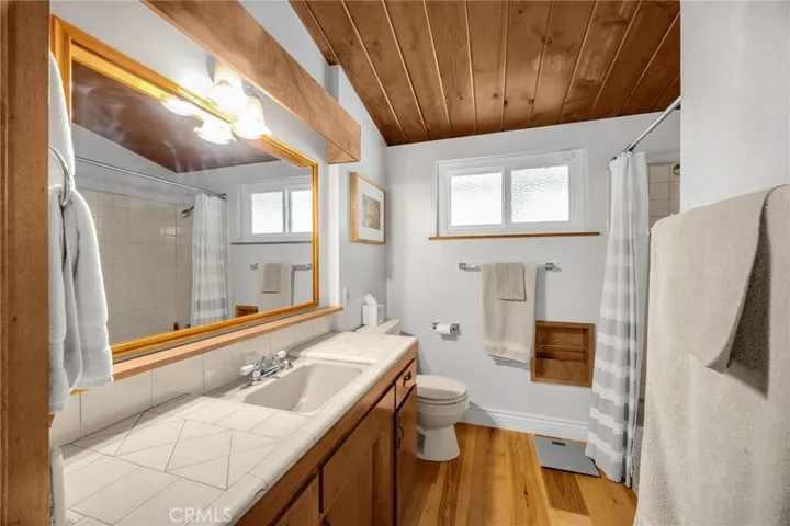 Hallway full bath