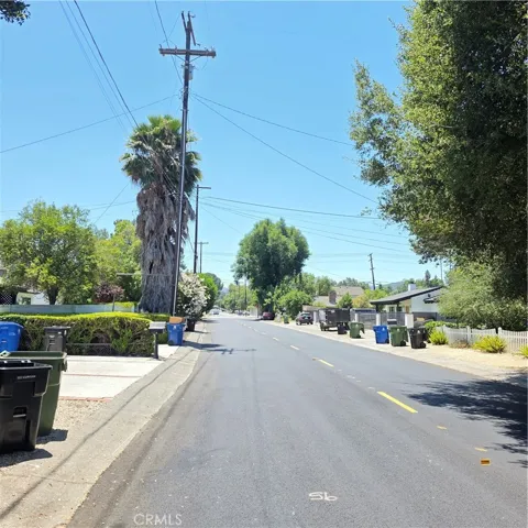 5432 Woodlake Avenue N, Woodland Hills, California 91367