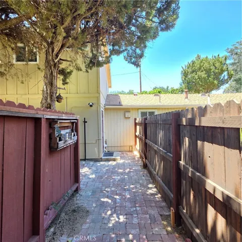 5432 Woodlake Avenue N, Woodland Hills, California 91367