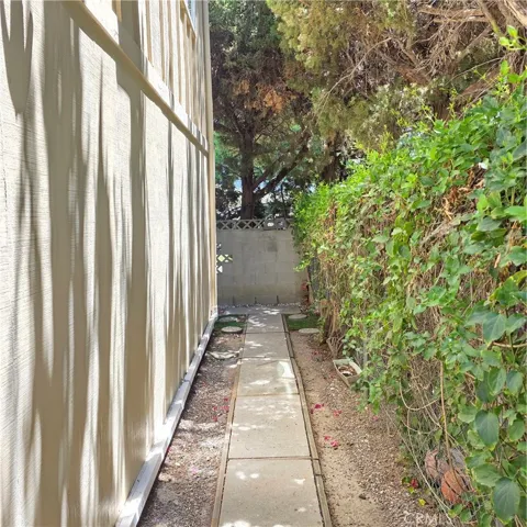 5432 Woodlake Avenue N, Woodland Hills, California 91367