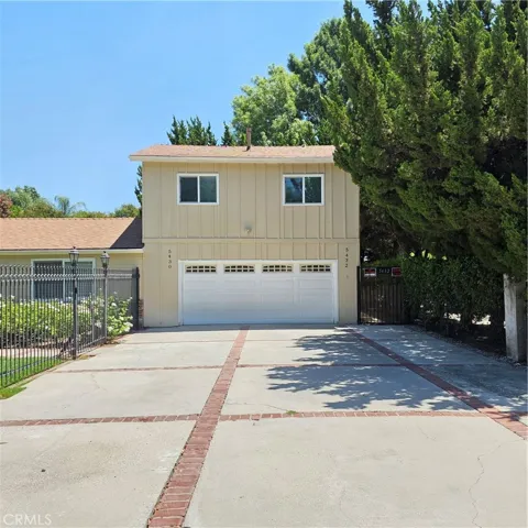5432 Woodlake Avenue N, Woodland Hills, California 91367