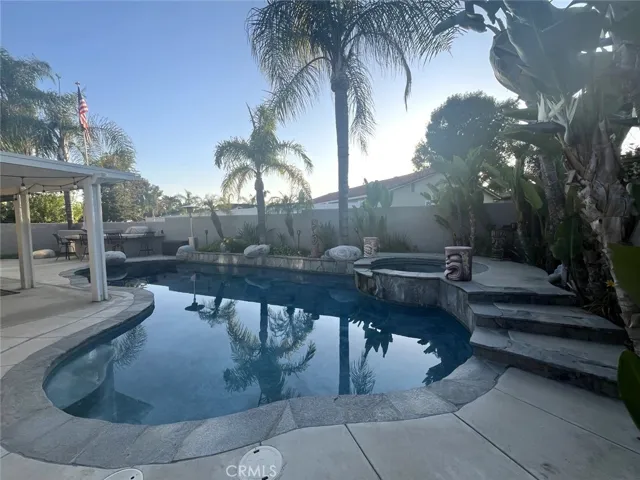 30027 Swan Point, Canyon Lake, California 92587