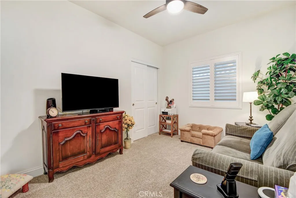 2nd Bedroom/Den