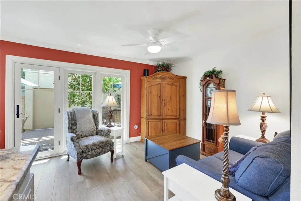 Sitting area open to kitchen