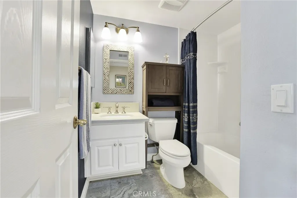 Upstairs full bath