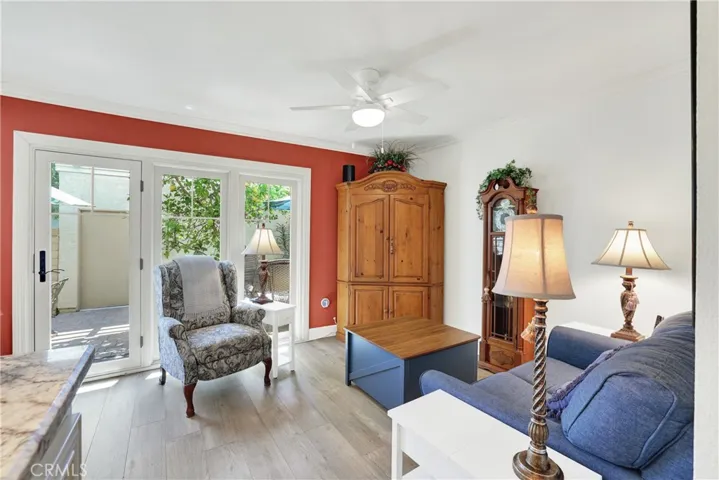 Sitting area open to kitchen