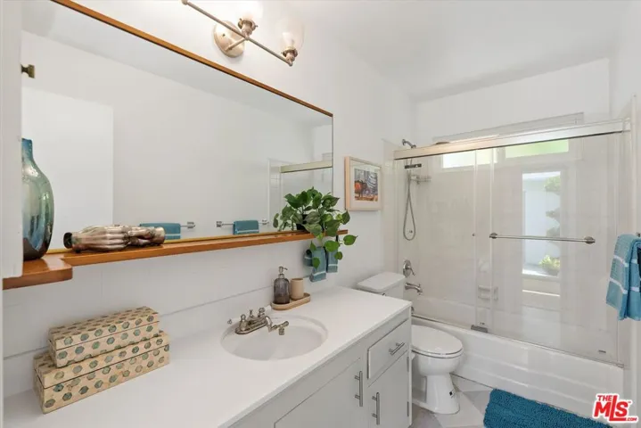 8977 Riderwood Drive, Sunland, California 91040