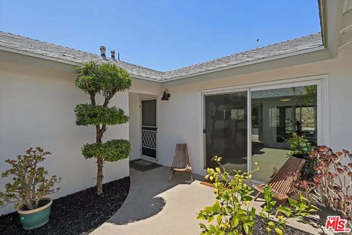 8977 Riderwood Drive, Sunland, California 91040