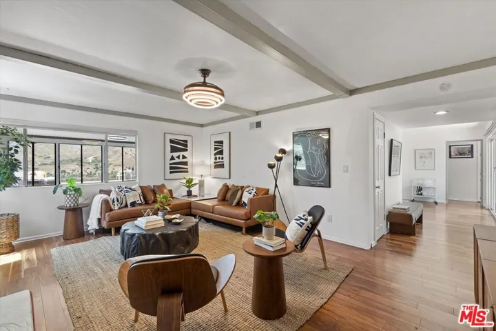 8977 Riderwood Drive, Sunland, California 91040