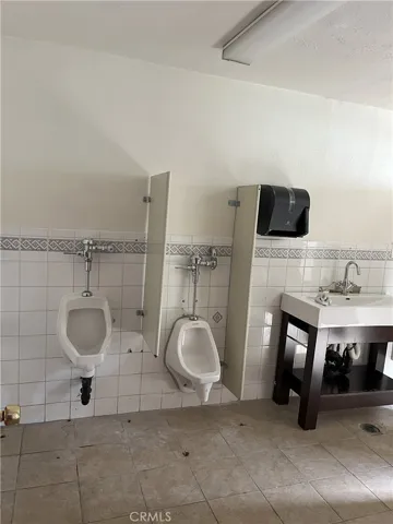 8223 S Main, Los Angeles, California 90003