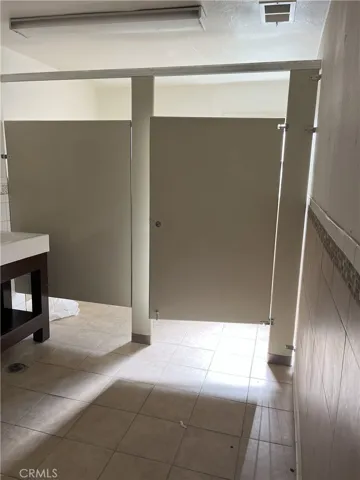 8223 S Main, Los Angeles, California 90003