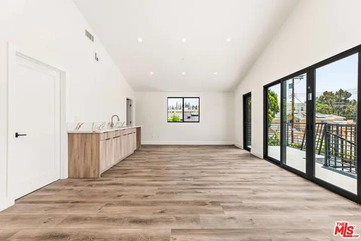 14254 Mccormick Street, Sherman Oaks, California 91401