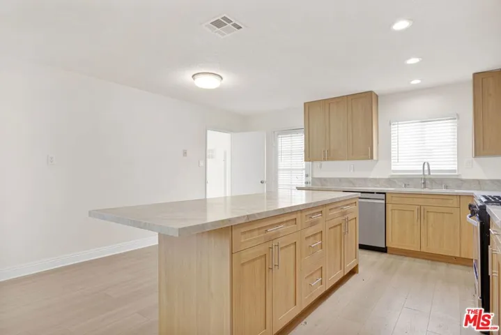 10609 8th Avenue, Hesperia, California 92345