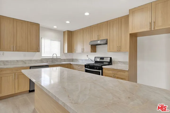 10609 8th Avenue, Hesperia, California 92345