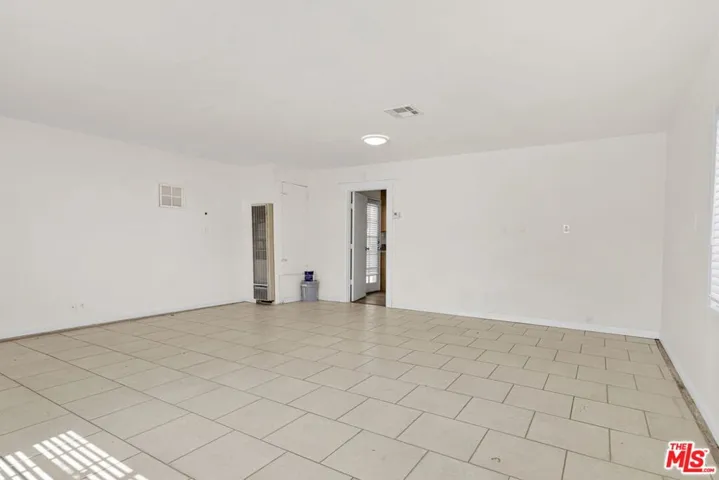10609 8th Avenue, Hesperia, California 92345