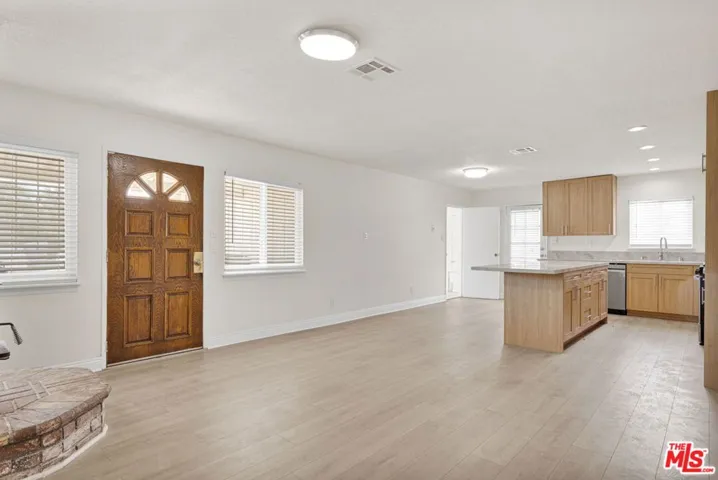 10609 8th Avenue, Hesperia, California 92345