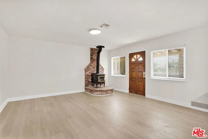 10609 8th Avenue, Hesperia, California 92345