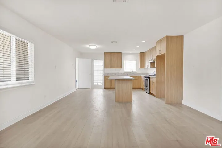 10609 8th Avenue, Hesperia, California 92345