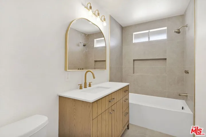 10609 8th Avenue, Hesperia, California 92345