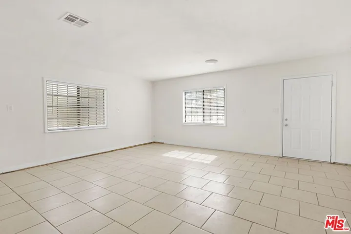 10609 8th Avenue, Hesperia, California 92345