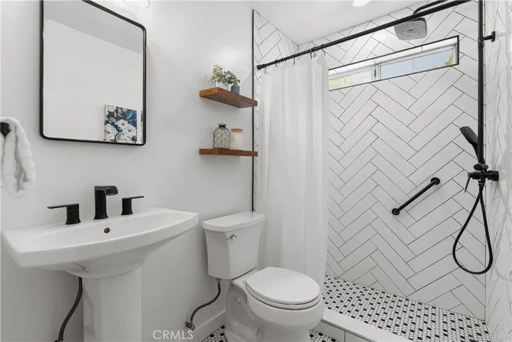 2nd floor bathroom