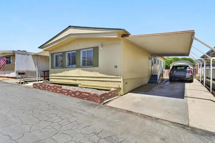 144 Holm Road 14, Watsonville, California 95076