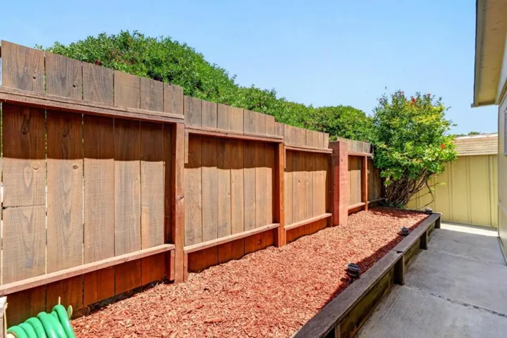144 Holm Road 14, Watsonville, California 95076